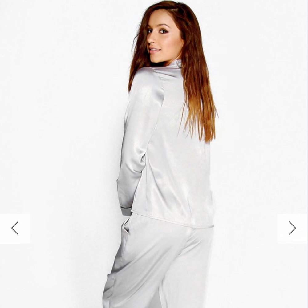 Women’s gray silk pajamas